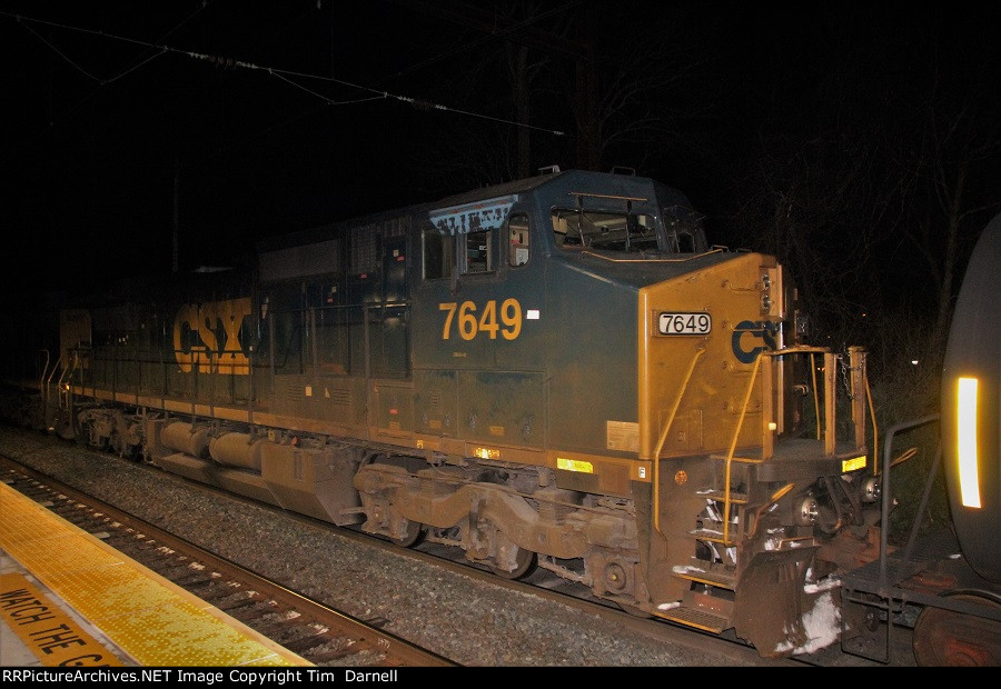 CSX 7649 on Q300